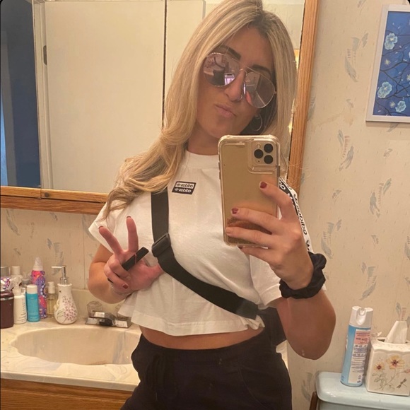 Meet your Posher, Danielle - Picture 2 of 3